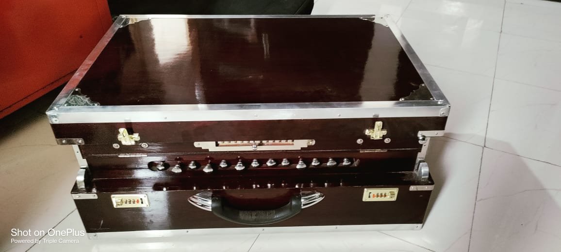 Premium Foldable Harmonium 3.5 Saptak | Nadvenu Music - Image 3